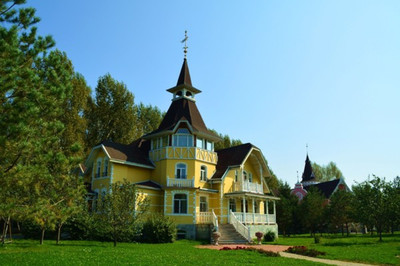 跟著途牛網去伏爾加莊園。